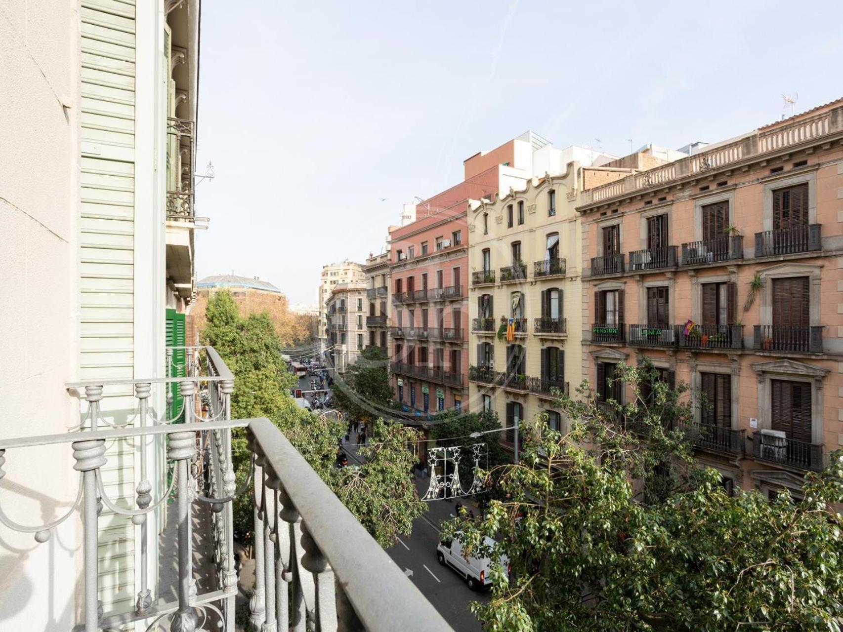 Comodo Apartamento Cerca De Plaza Cataluna Apartment Barcelona Exterior photo